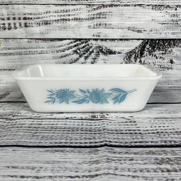 Vintage GLASBAKE Loaf Pan White Blue Flowers Milk Glass BLUE THISTLE J-522 - Picture 3 of 11